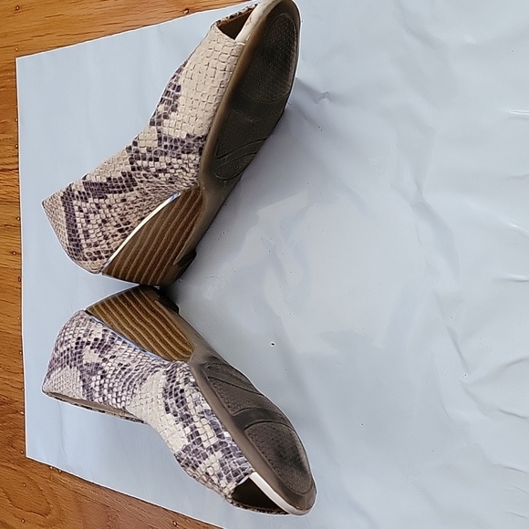 Alfani cammi flex peep toe wedge 6M euc python vegan - Picture 5 of 5
